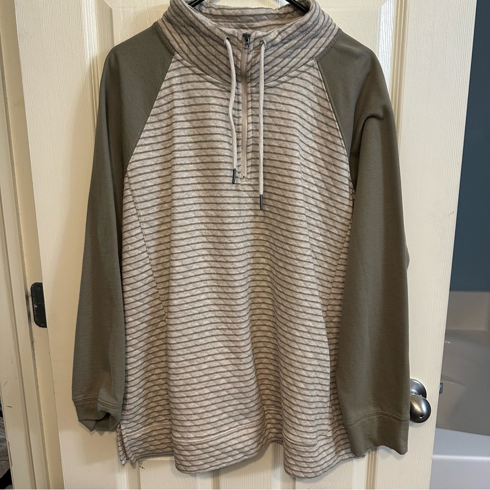 Women’s Maurices Textured Knit Top in Olive/Cream, size XXL